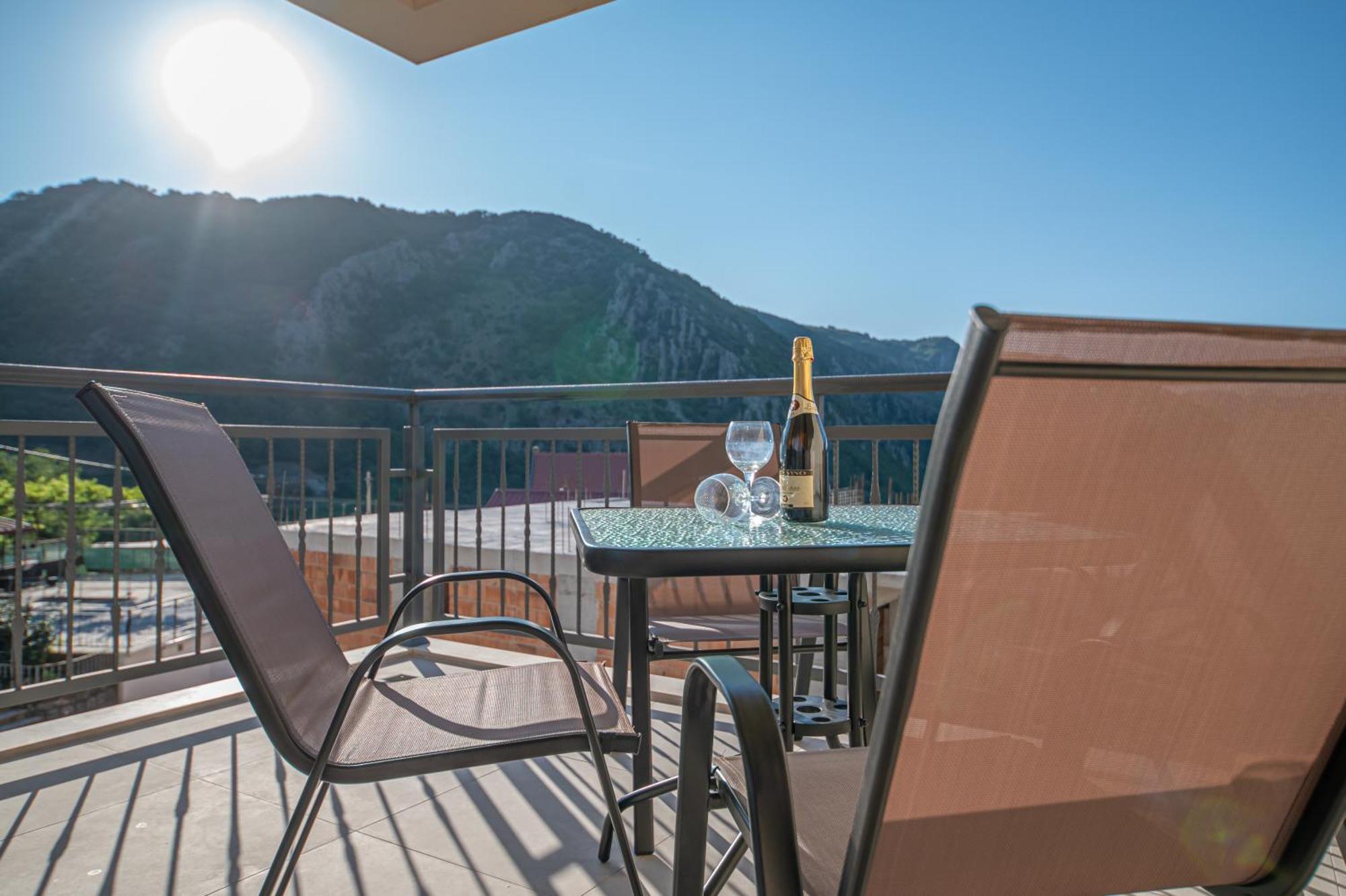 Appartamento Red Hill Cattaro Esterno foto